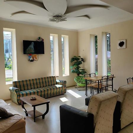 Maka Bed & Breakfast Ureki Exterior photo